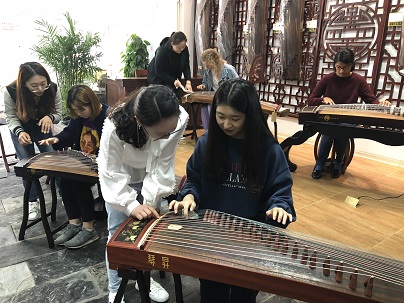 1556417994865713.jpg yl88858永利集团留学生走进民族艺术教育学校2.jpg